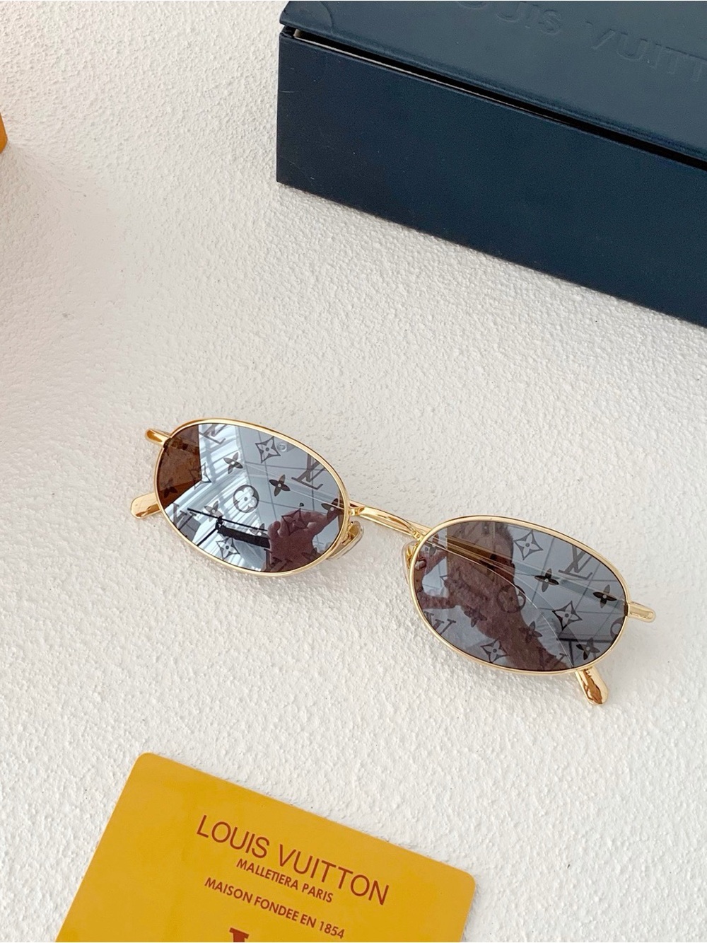 NWOT Louis Vuitton LV Bright Oval Sunglasses in Silver Z2101U, 54-18-140